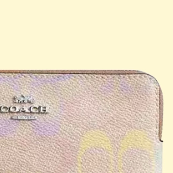Coach Corner Zip Rainbow Wristlet in Signature Leather w Coach Hang Tag. NWT - Picture 2 of 4